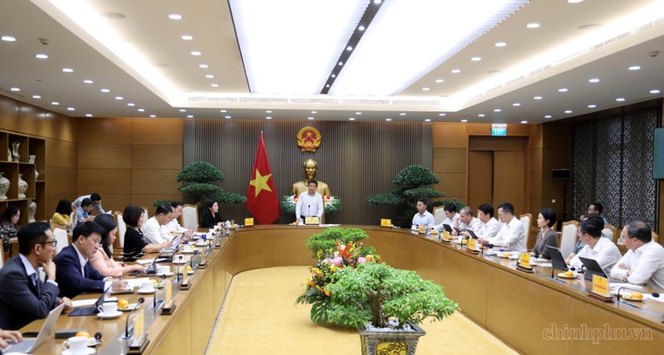 Phó Thủ tướng: Giảm lãi suất cho vay 1,5-2%, xử lý nghiêm ngân hàng không chấp hành- Ảnh 1.