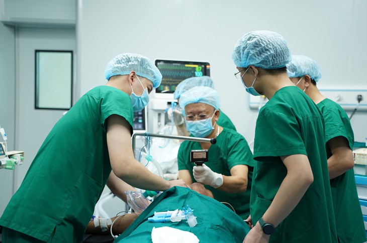 Phẫu thuật thành công 3 ca cắt kén khí màng phổi phức tạp trong một ngày- Ảnh 2.