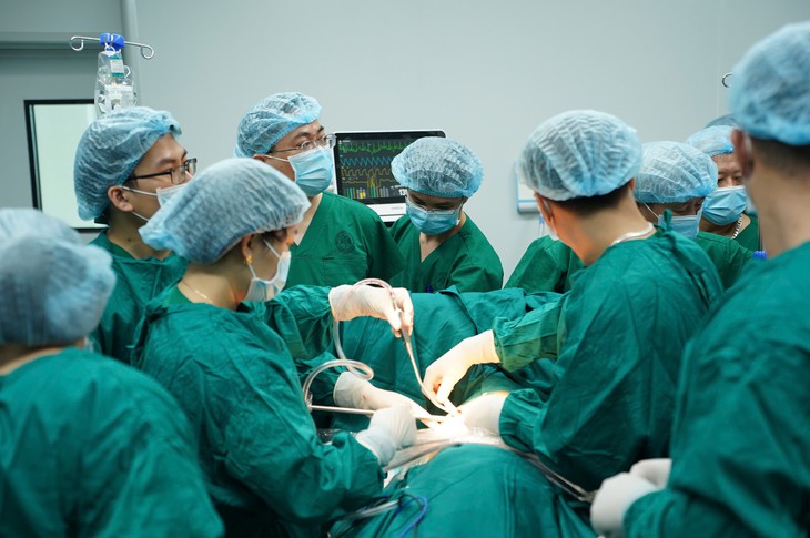 Phẫu thuật thành công 3 ca cắt kén khí màng phổi phức tạp trong một ngày- Ảnh 3.