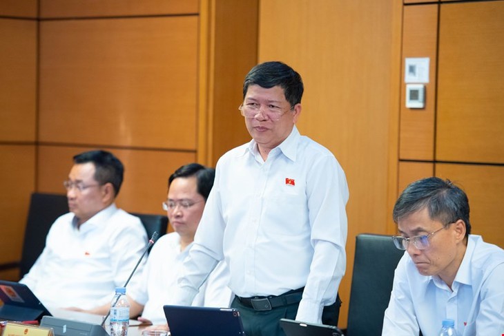ĐBQH: Người dân đồng tình, phấn khởi với chính sách miễn học phí, khám sức khỏe định kỳ mỗi năm- Ảnh 1.