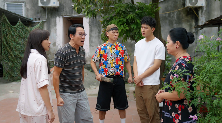 NSƯT Hoàng Hải làm người cha đơn thân cộc cằn, nghiêm khắc trong 'Xóm nhỏ' - Ảnh 4.