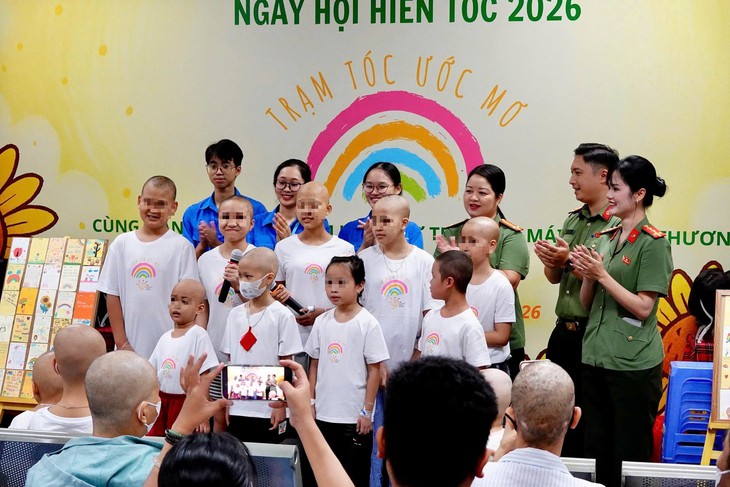 Trạm tóc ước mơ: Nối dài yêu thương, tiếp sức tới người bệnh ung thư - Ảnh 1.