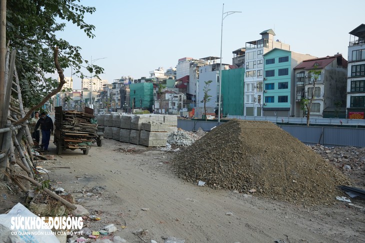 Phá dỡ toàn bộ công trình làm bãi đỗ xe, vườn hoa cạnh Vành đai 1- Ảnh 6.