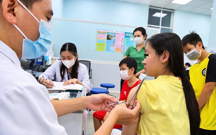 Cùng mang vi khuẩn não mô cầu, sao có người chỉ viêm họng, có người tử vong?- Ảnh 4.