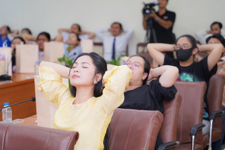 Phụ nữ không cần mạnh mẽ một mình để có một thai kỳ hạnh phúc- Ảnh 2.