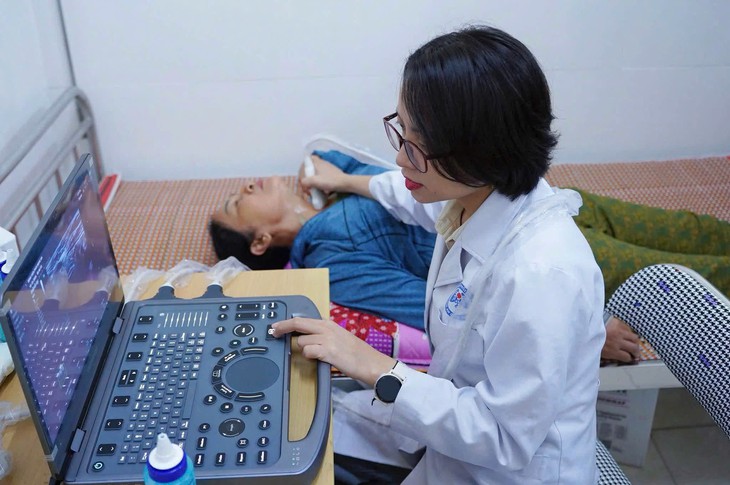 Khàn tiếng tưởng viêm họng, nam giáo viên sững sờ phát hiện ung thư tuyến giáp- Ảnh 3.