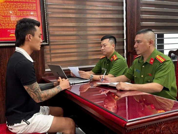 Khởi tố TikToker ‘Minh Sầm Sơn’, tự sát thương, cổ súy bạo lực trên mạng - Ảnh 1.