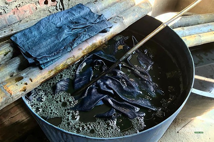 Giữ sắc chàm trên bản người Dao đầu bằng ở Sì Thâu Chải- Ảnh 1.