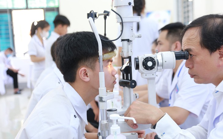 Nghệ An: Khám sức khỏe gần 2.000 học sinh, phát hiện nhiều bệnh lý- Ảnh 3.