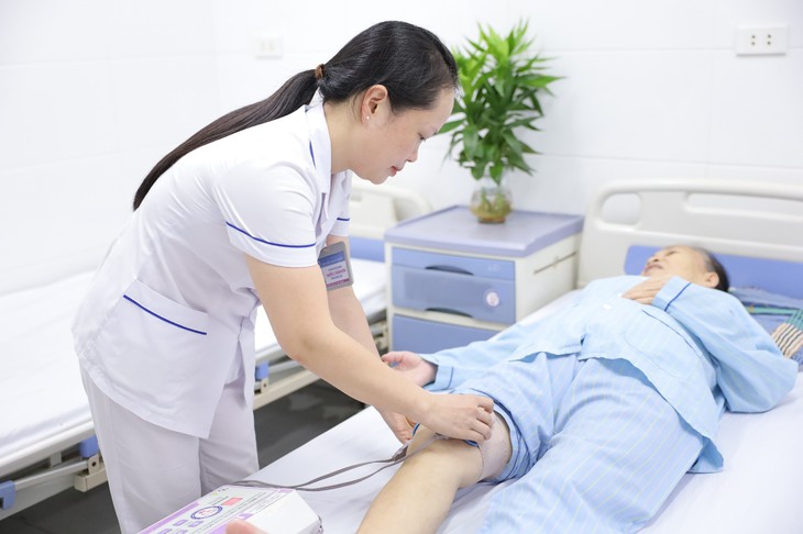 Hành trình phục hồi sau đột quỵ: Từ phụ thuộc đến tự chủ trong sinh hoạt- Ảnh 2.