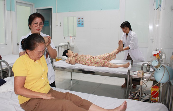 Trạm y tế ở TPHCM thêm dịch vụ chăm sóc phụ nữ, mở Bếp yêu thương - Ảnh 1.
