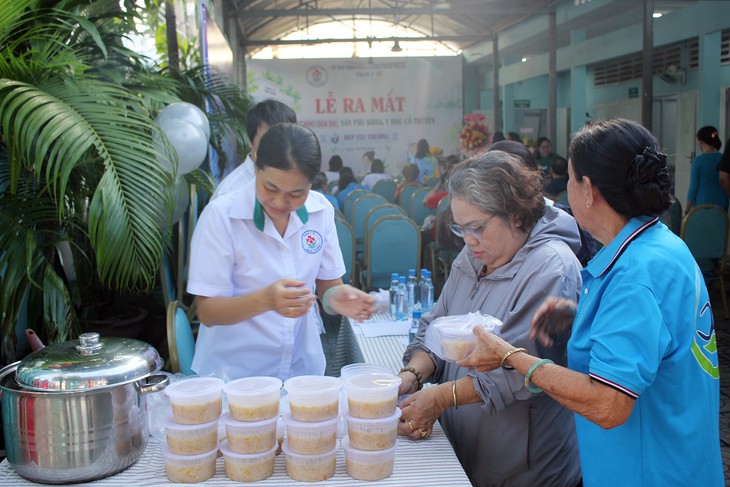 Trạm y tế ở TPHCM thêm dịch vụ chăm sóc phụ nữ, mở Bếp yêu thương - Ảnh 4.