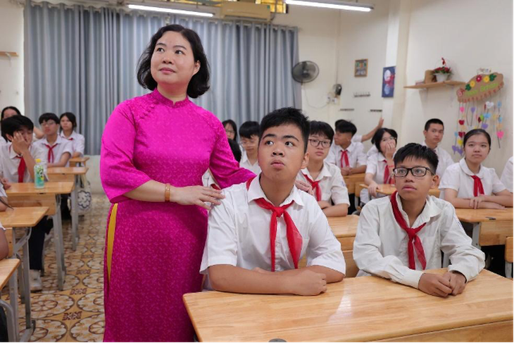 Đưa học bạ số và thi trên máy tính vào trường học - Ảnh 1.