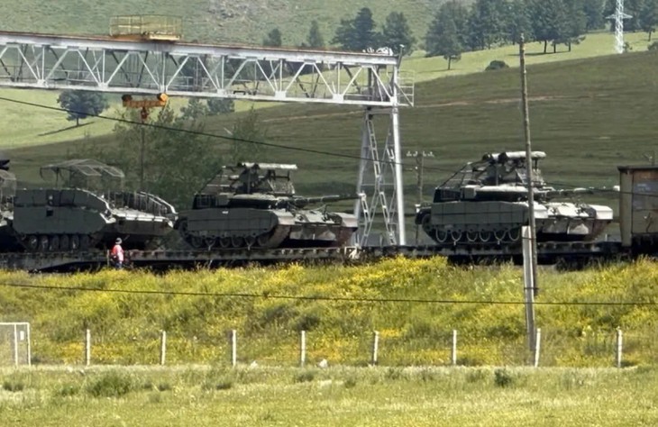 Xe tăng T-80BVM Nga có thể áp sát đối thủ trong im lặng?- Ảnh 1.