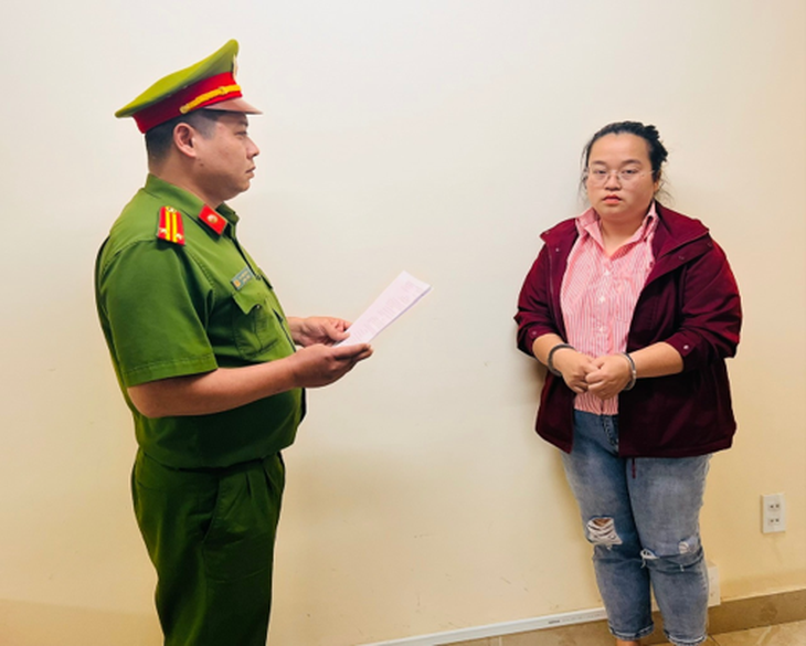 Bắt nữ nghi phạm lừa đảo mua bán nông sản qua mạng sau nhiều năm lẩn trốn- Ảnh 1.