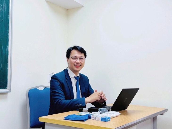 Vụ nam sinh lớp 12 đánh cô giáo gãy xương cánh mũi: Lằn ranh nào cho bạo lực học đường?- Ảnh 1.