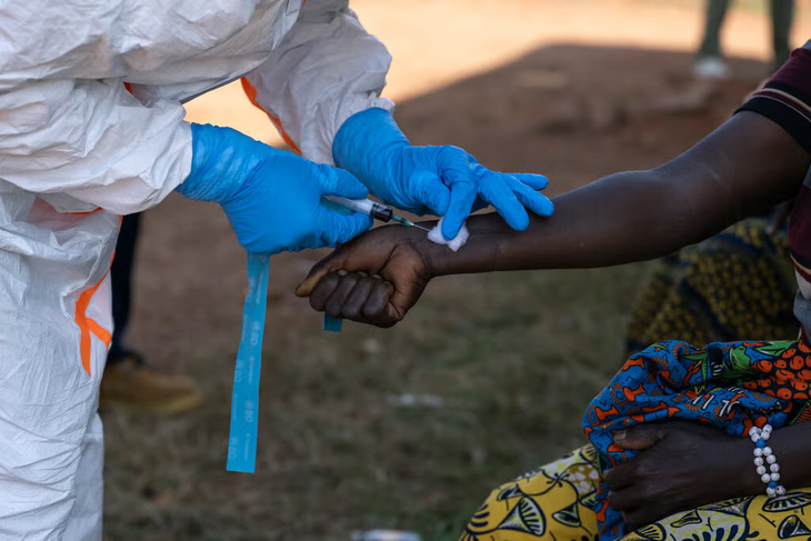 Châu Phi phát cảnh báo khẩn sau khi dịch Ebola 'gõ cửa' quốc gia thứ tư- Ảnh 3.
