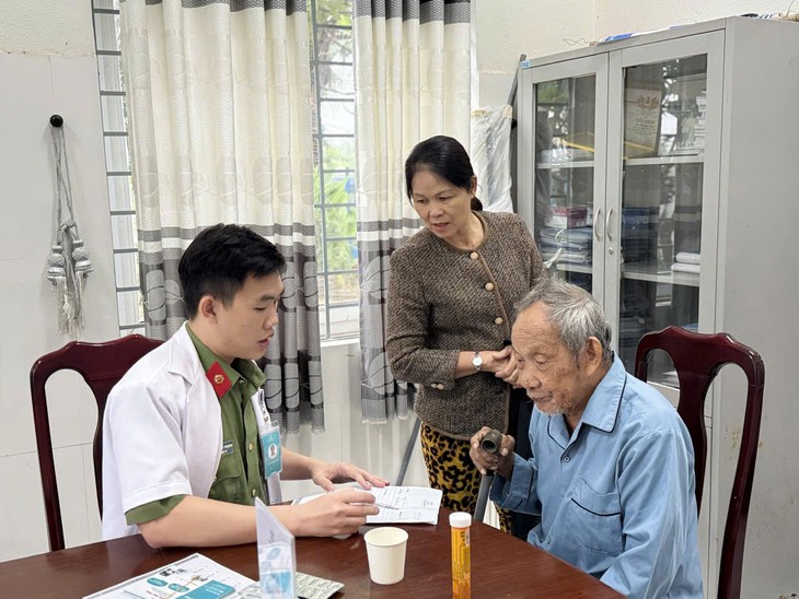 Bác sĩ trẻ nhiệt huyết nâng cao kỹ năng sơ cứu cộng đồng, đam mê sống đẹp - Ảnh 3.