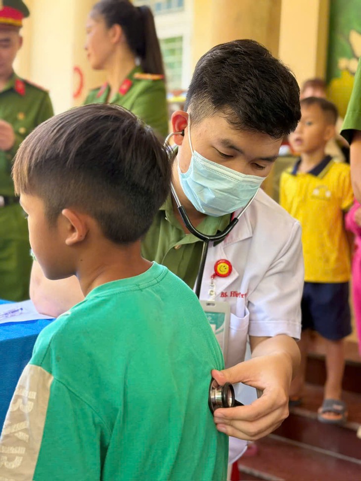 Bác sĩ trẻ nhiệt huyết nâng cao kỹ năng sơ cứu cộng đồng, đam mê sống đẹp - Ảnh 5.