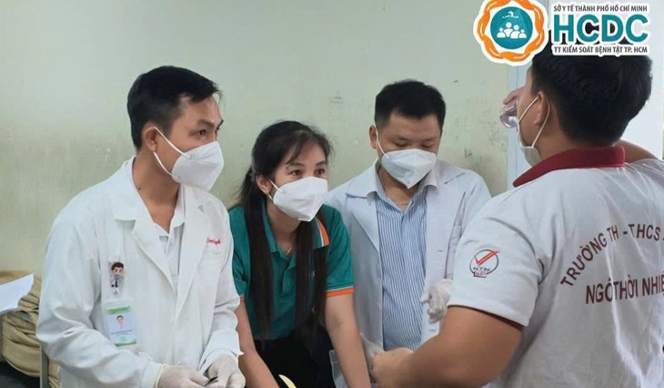 Gần 100 người tiếp xúc với ca não mô cầu tại xã Thường Tân - Ảnh 1.