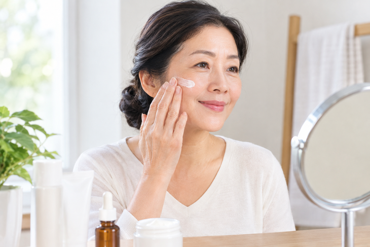 Quy trình chăm sóc da tốt nhất cho người trên 50 tuổi - Ảnh 1.