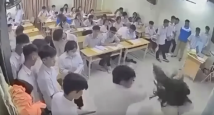 Sở GD&ĐT Hà Nội thông tin về vụ nam sinh đấm cô giáo tại lớp- Ảnh 1.