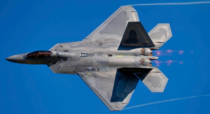 Tiêm kích F-22 Mỹ khiến 2 máy bay F-4 Iran tháo chạy chỉ bằng 1 câu nói- Ảnh 1.
