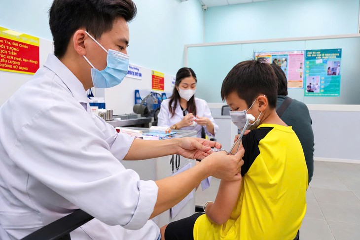 Cùng mang vi khuẩn não mô cầu, sao có người chỉ viêm họng, có người tử vong?- Ảnh 2.