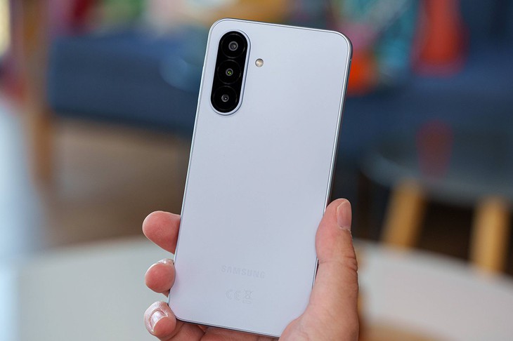 Đánh giá camera 50MP và pin 5.000 mAh trên Galaxy A18: Có đáng giá?- Ảnh 1.