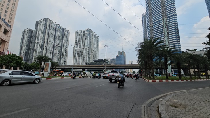Hiện trạng nút giao Dương Đình Nghệ - Mễ Trì trước ngày xây hầm chui 655m- Ảnh 1.