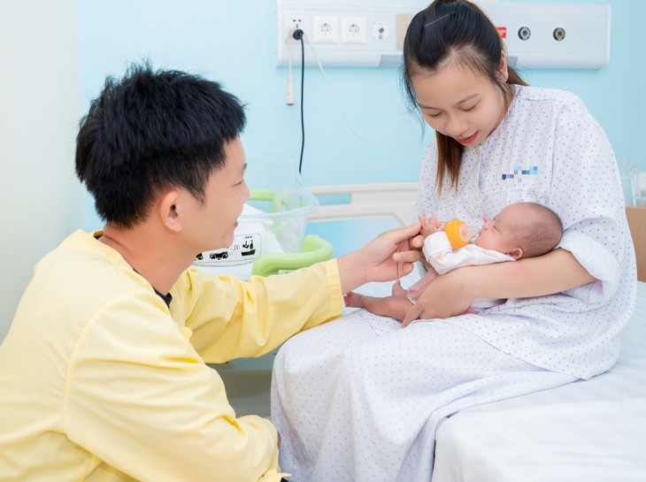 Hành trình gian nan của nhiều bệnh viện cùng giữ sự sống cho bé sinh cực non - Ảnh 1.