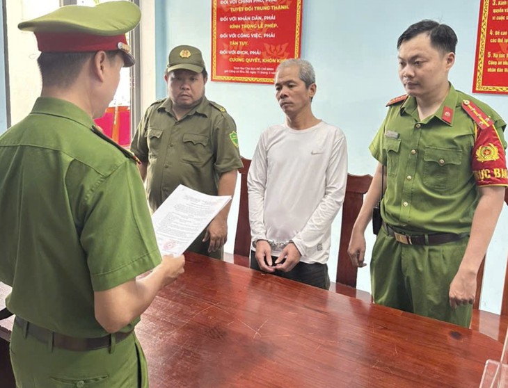 Bắt 2 đối tượng chuyên trộm điện thoại của người tắm biển ở Đà Nẵng - Ảnh 1.