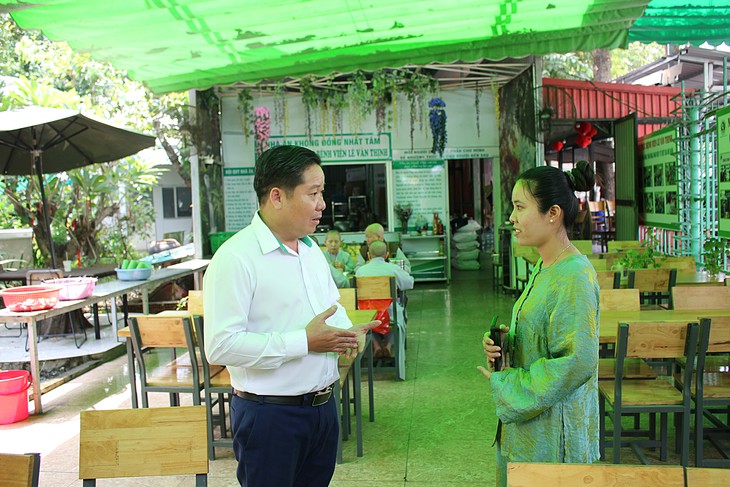 Người giữ lửa cho những bữa cơm Hạnh Phúc- Ảnh 4.