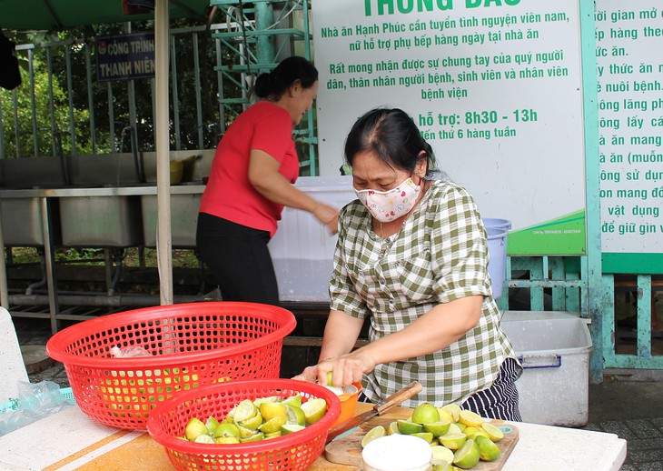 Người giữ lửa cho những bữa cơm Hạnh Phúc- Ảnh 3.