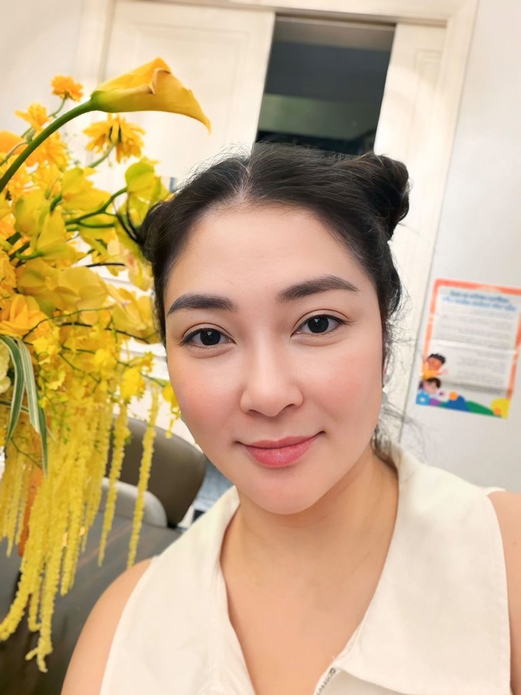 Hoa hậu Nguyễn Thị Huyền khoe ảnh gây tò mò với khán giả- Ảnh 1.
