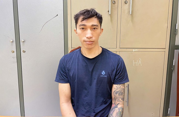 Hẹn mua bán dâm qua Facebook, người đàn ông cướp iPhone 15 Pro Max - Ảnh 1.