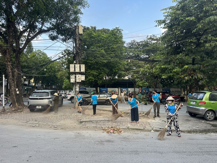 Thanh Hóa: Khẩn trương khoanh vùng, dập ổ dịch sốt xuất huyết tại phường Hạc Thành- Ảnh 3.