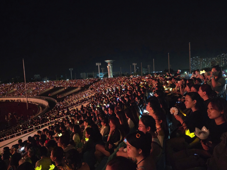 Hình ảnh ấn tượng tại đêm diễn đầu tiên của BigBang - Ảnh 2.