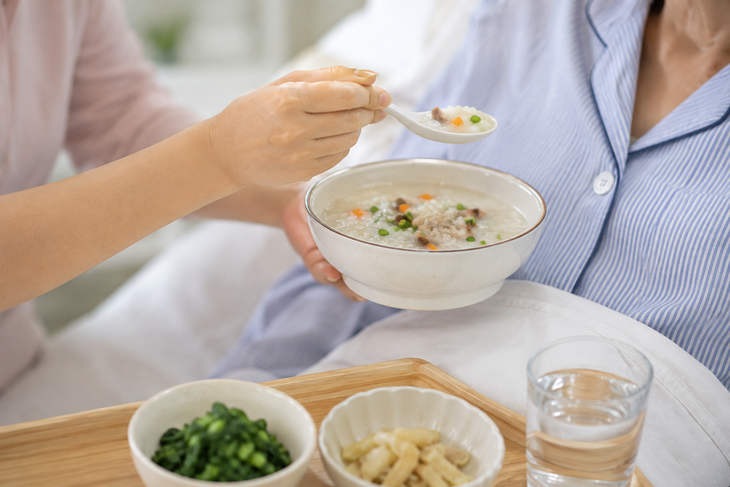 Mắc cúm A nên ăn gì: 5 thực phẩm nên ăn và 3 loại nên hạn chế - Ảnh 2.