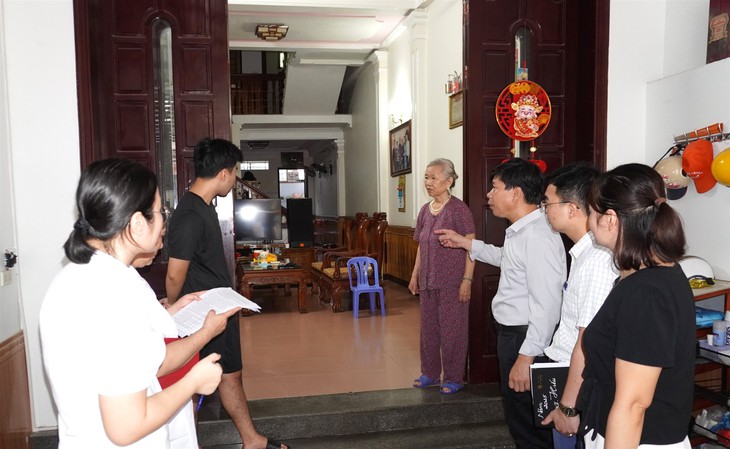 Thanh Hóa: Khẩn trương khoanh vùng, dập ổ dịch sốt xuất huyết tại phường Hạc Thành- Ảnh 2.