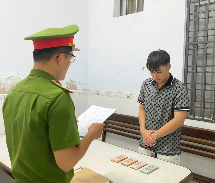Trộm 133 triệu đồng trong ô tô rồi mang về cho mẹ 20 triệu- Ảnh 1.