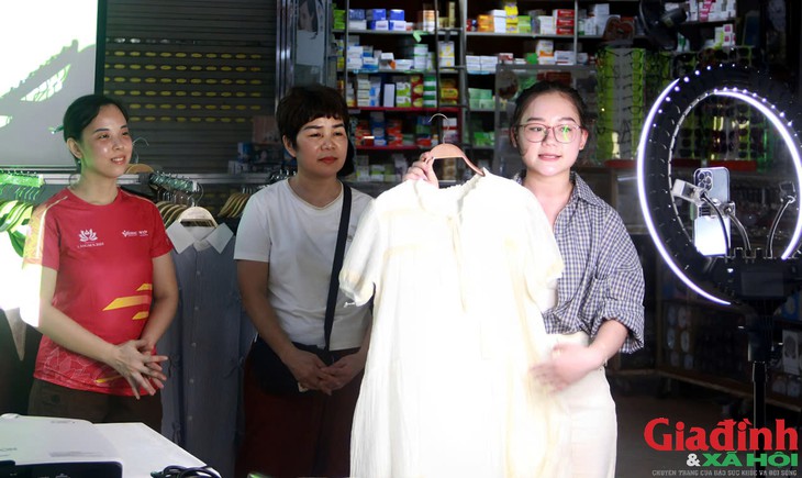 Chợ truyền thống vắng khách, tiểu thương lên mạng tìm người mua - Ảnh 2.
