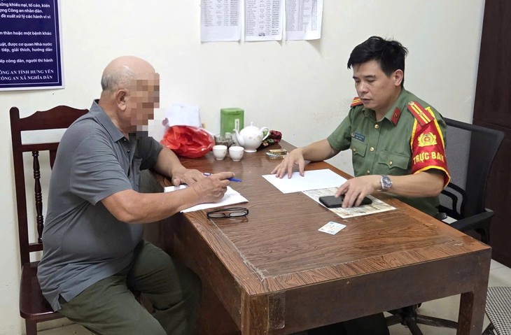 Suýt mất hàng trăm triệu vì cuộc điện thoại từ công an 'rởm'- Ảnh 1.