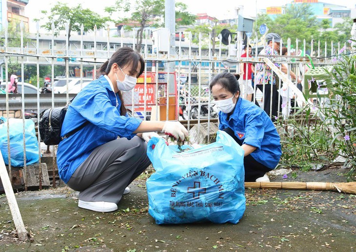 Xây dựng bệnh viện xanh - sạch - đẹp từ những việc làm giản dị nhất- Ảnh 1.
