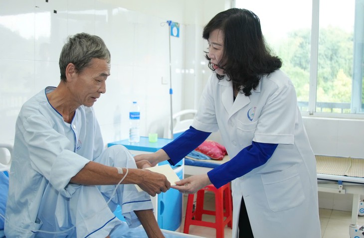 Bộ trưởng Đào Hồng Lan đề nghị Thái Nguyên tiếp tục quan tâm đầu tư y tế để người dân được thụ hưởng tốt nhất- Ảnh 2.