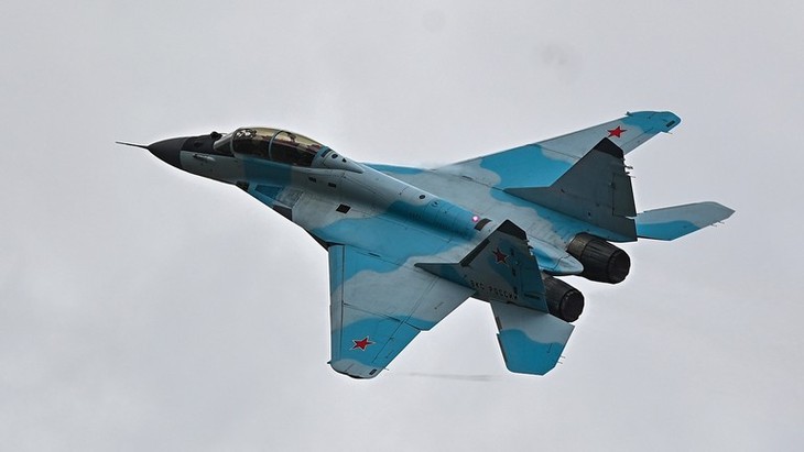Su-35 Nga có đủ sức thách thức F-22 Raptor trong cuộc không chiến? - Ảnh 1.