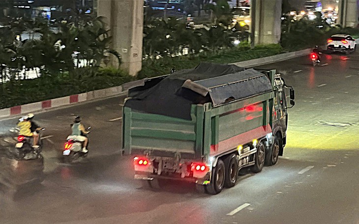 Ô tô khách bị tước phù hiệu vẫn hoạt động, xử phạt tài xế và chủ xe- Ảnh 2.