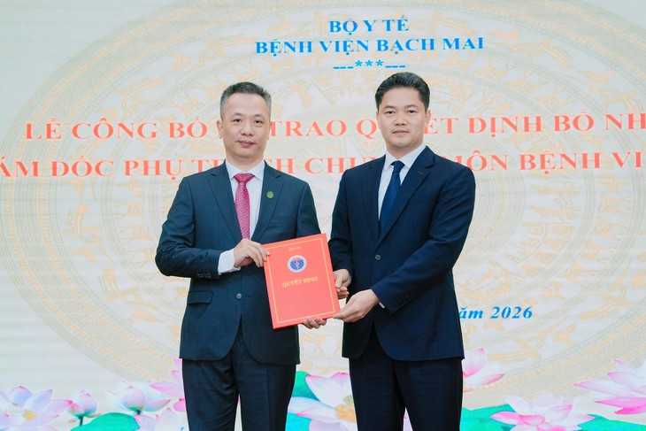 Bộ Y tế công bố quyết định bổ nhiệm Phó Giám đốc chuyên môn Bệnh viện Bạch Mai- Ảnh 1.