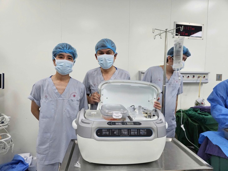 Ca ghép thận đặc biệt ở Huế với kỷ lục về thời gian bảo quản tạng - Ảnh 1.