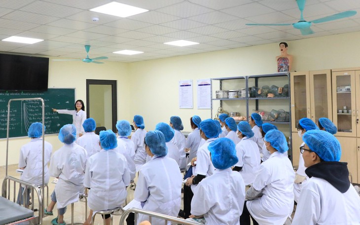 Viên chức muốn chuyển sang vị trí giáo viên cần đáp ứng điều kiện gì?- Ảnh 2.